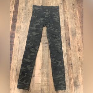 Spanx Look At Me Now Seamless Leggings Camo Size Small